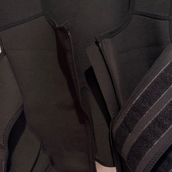 Black Women’s Sports Workout Vest - Picture 10 of 12